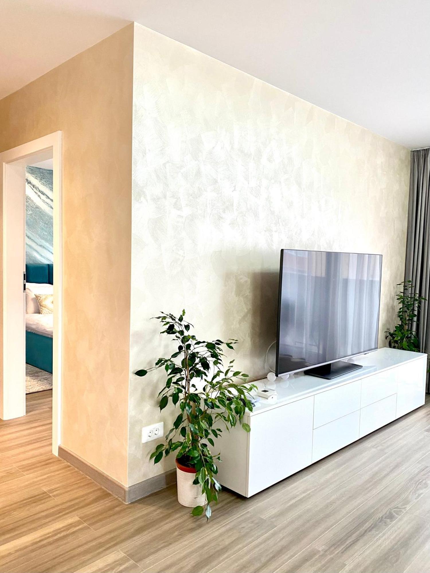 Apartment Day